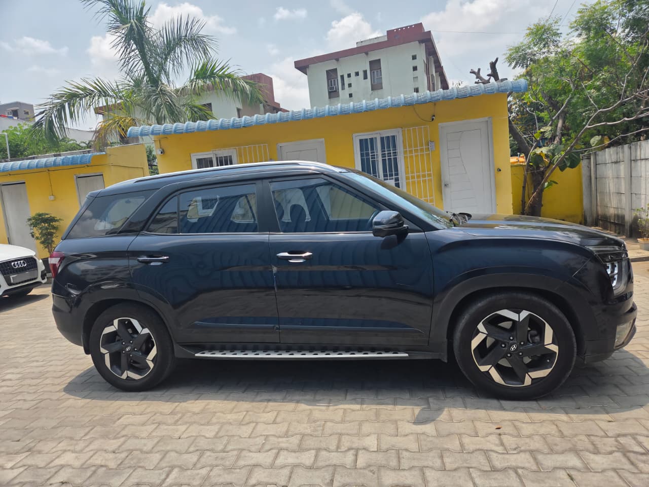 HYUNDAI ALCAZAR SIGNATURE 2.0 AT - Image 2