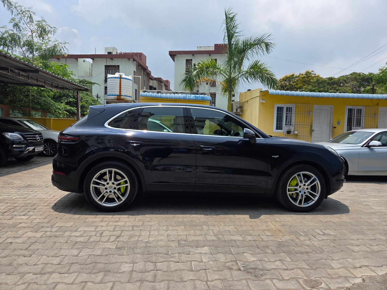 PORSCHE CAYENNE E-HYBRID - Image 10