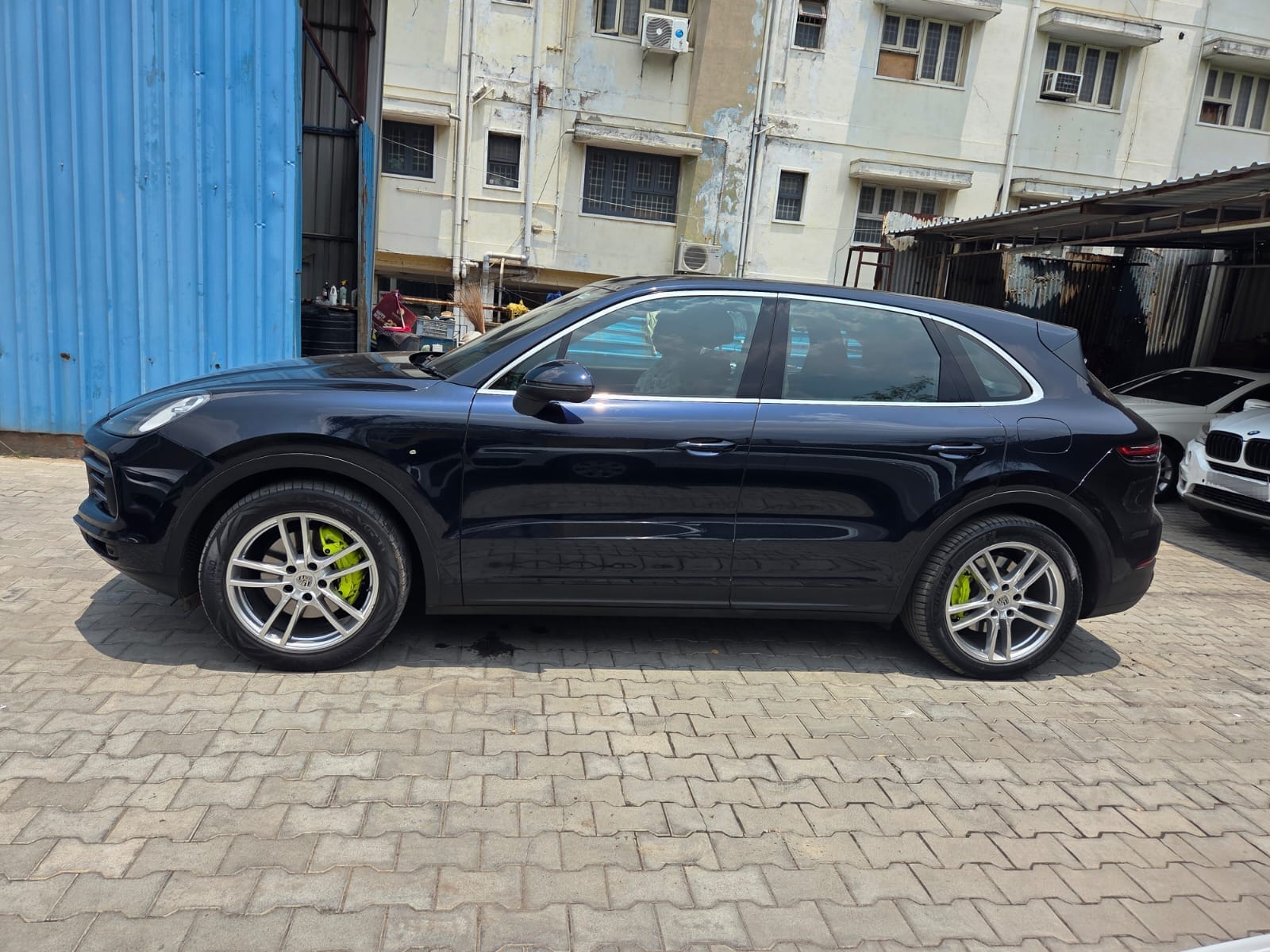 PORSCHE CAYENNE E-HYBRID - Image 11