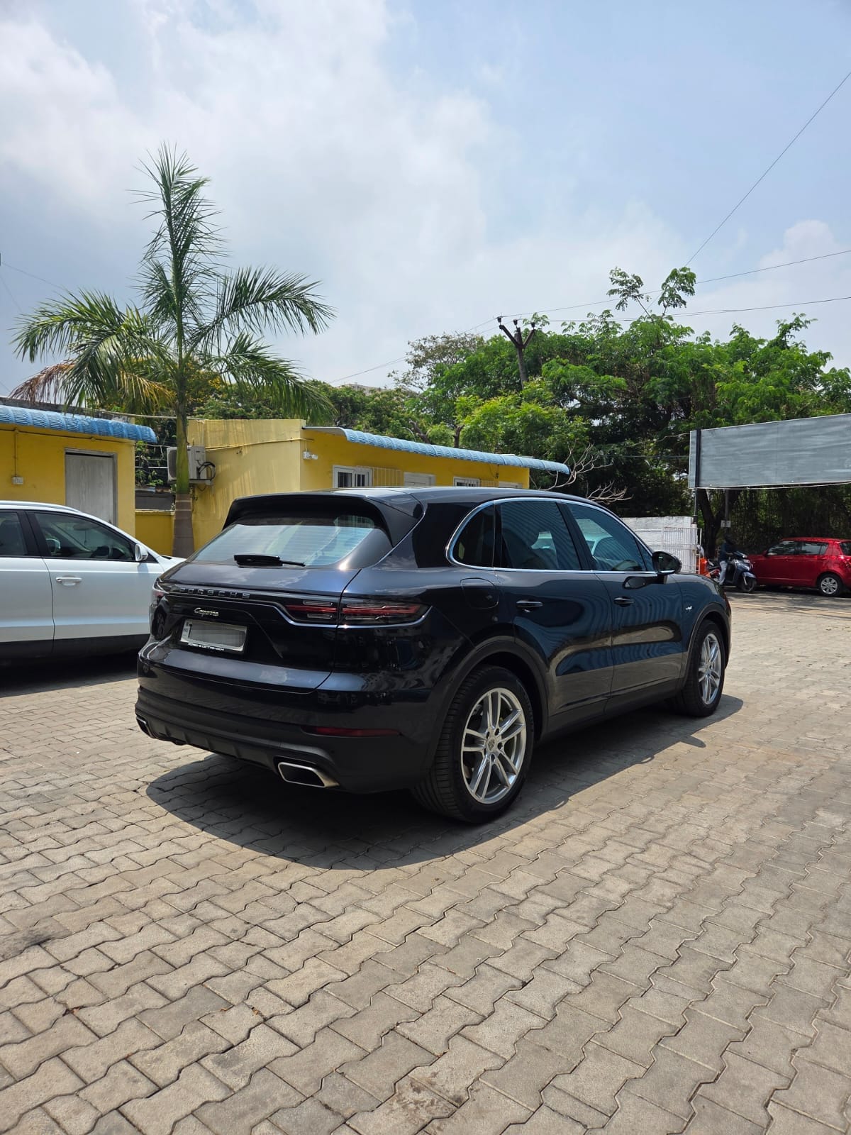 PORSCHE CAYENNE E-HYBRID - Image 8