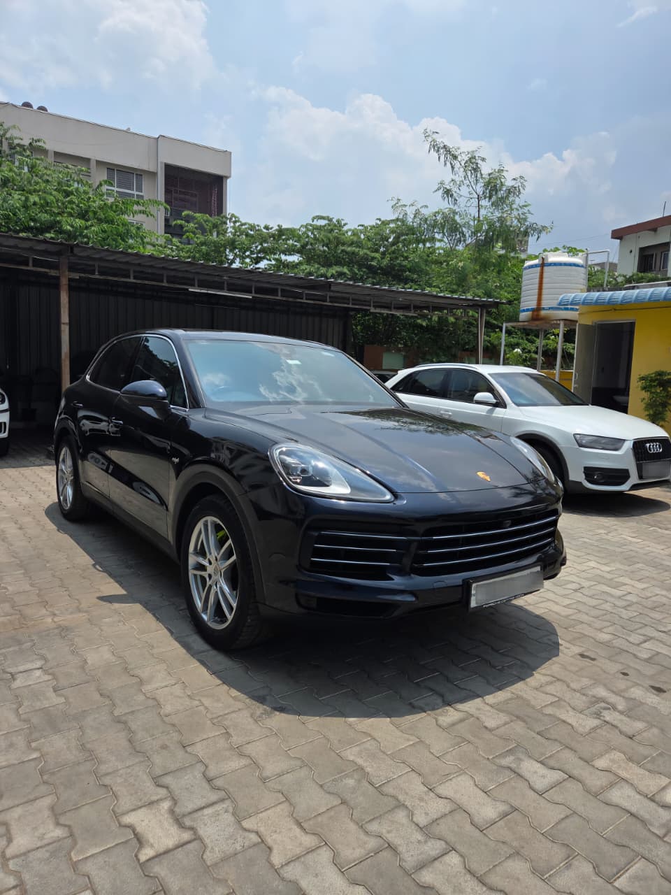 PORSCHE CAYENNE E-HYBRID - Image 9