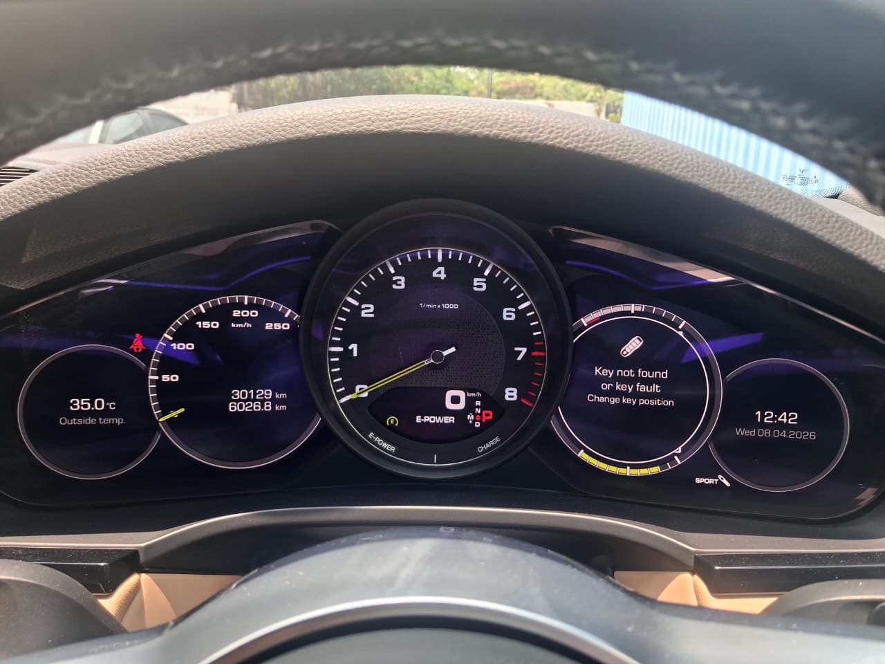 PORSCHE CAYENNE E-HYBRID - Image 4