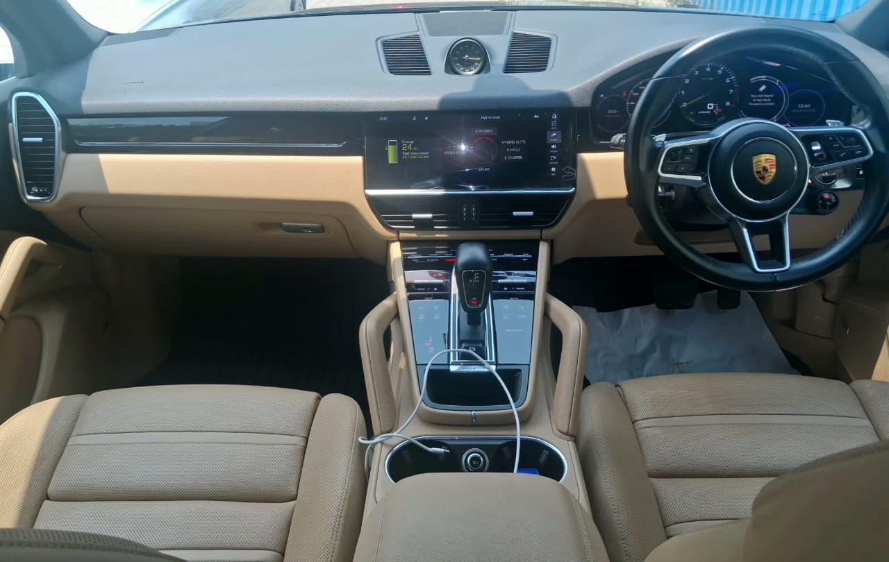 PORSCHE CAYENNE E-HYBRID - Image 5