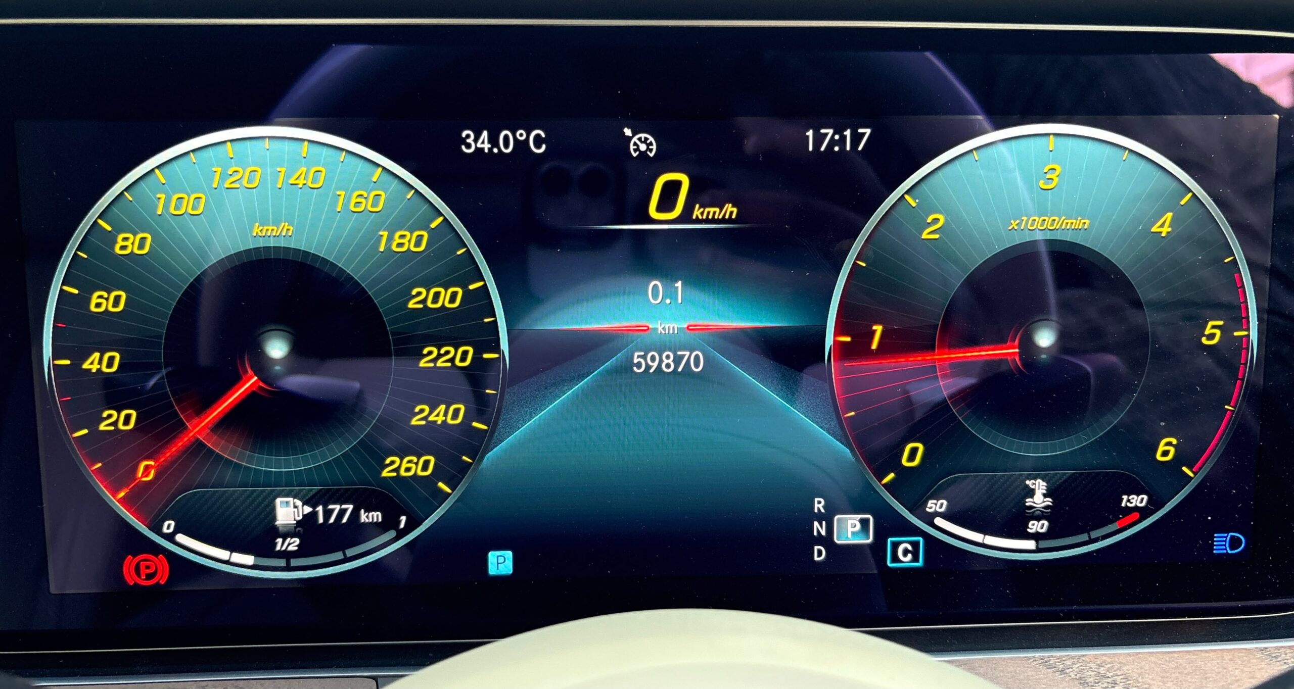 Mercedes-Benz E220d - Image 9