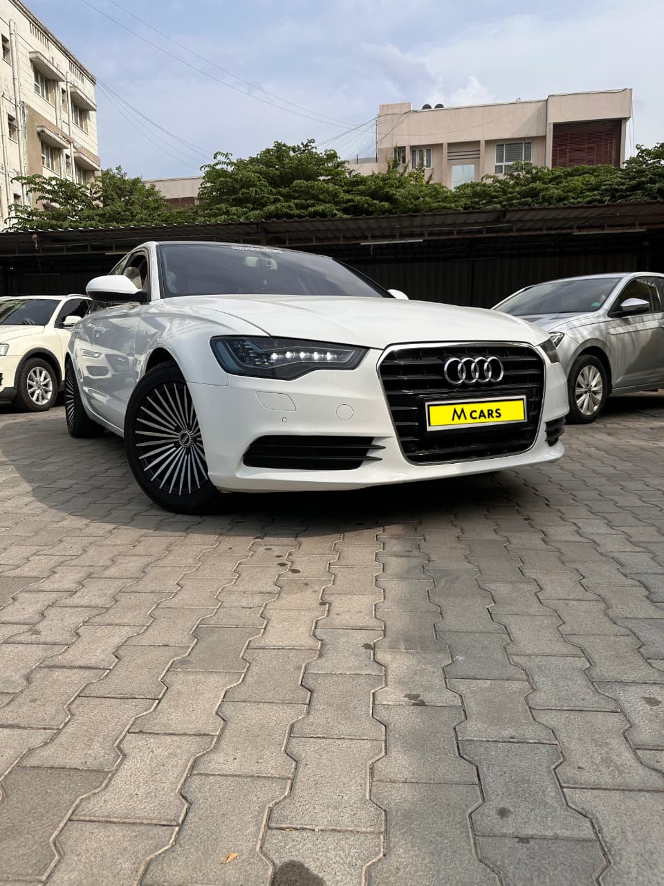 AUDI A6 20 TDI PREMIUM PLUS AT - Image 2