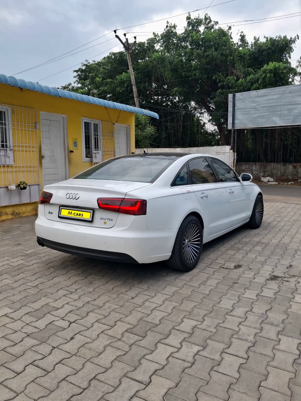 AUDI A6 20 TDI PREMIUM PLUS AT - Image 4